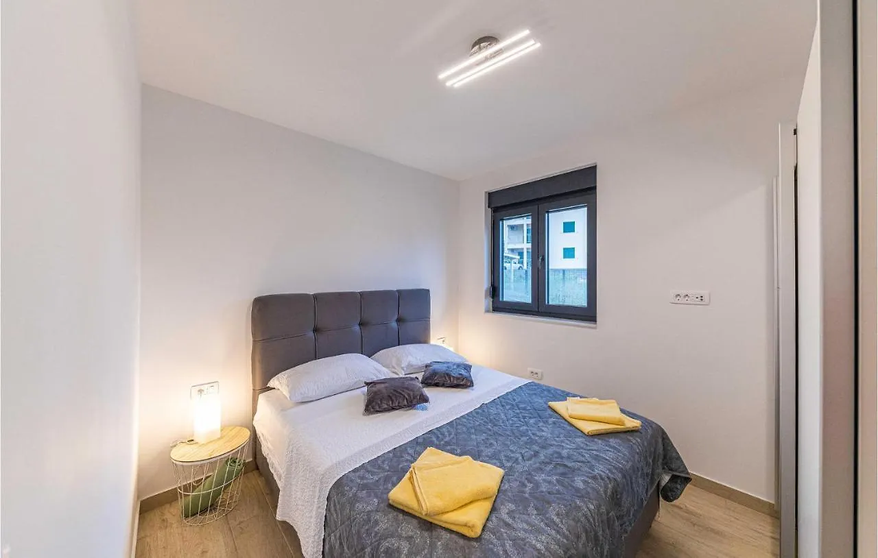 Beautiful Apartment In Okrug Gornji With Wifi Traù Croazia