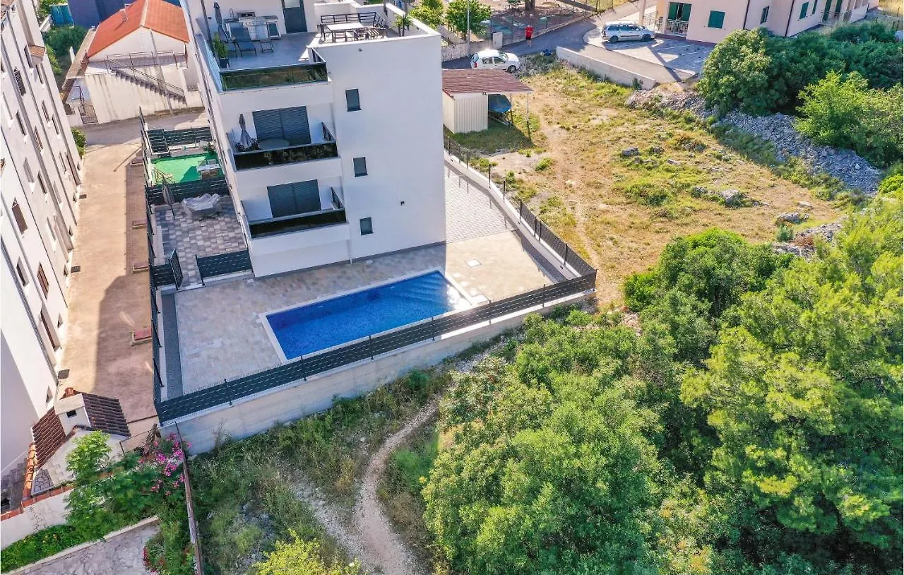 Beautiful Apartment In Okrug Gornji With Wifi Traù Croazia