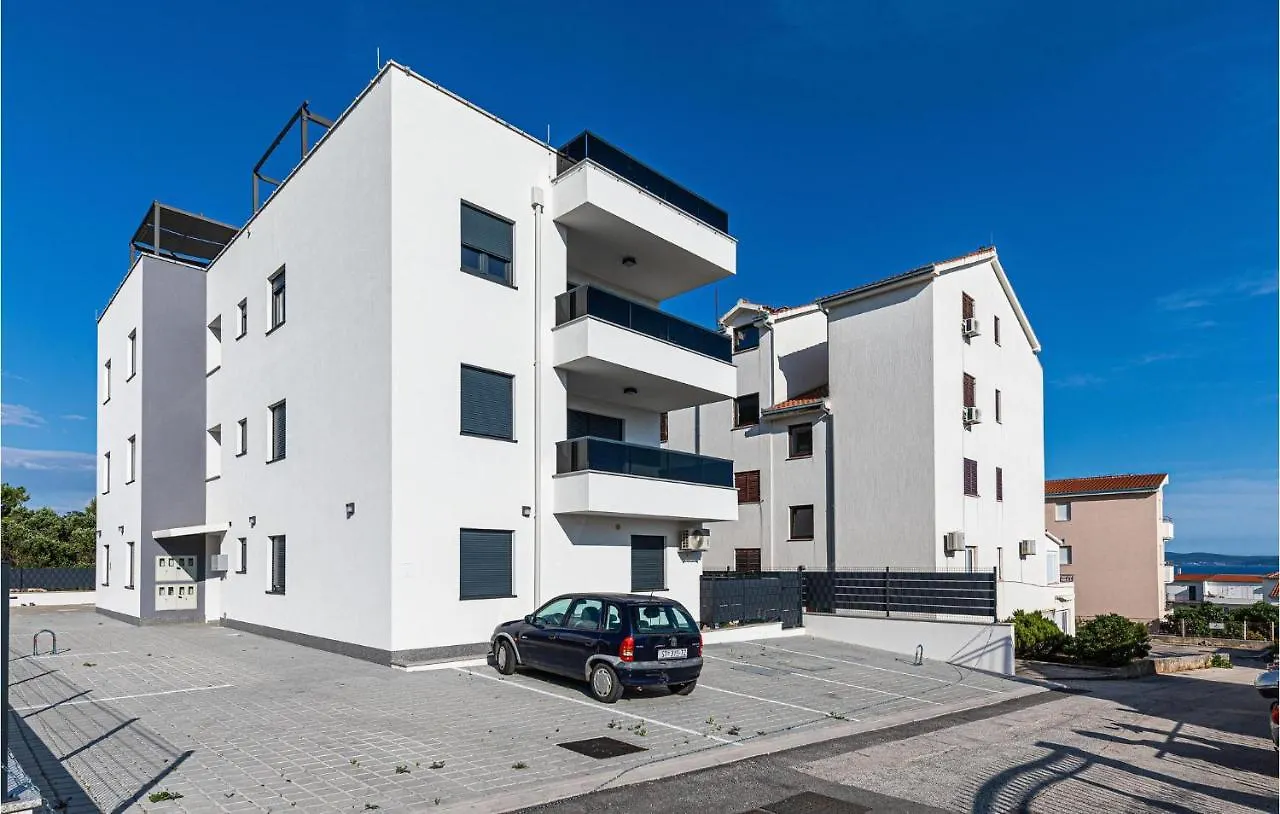 Beautiful Apartment In Okrug Gornji With Wifi Traù